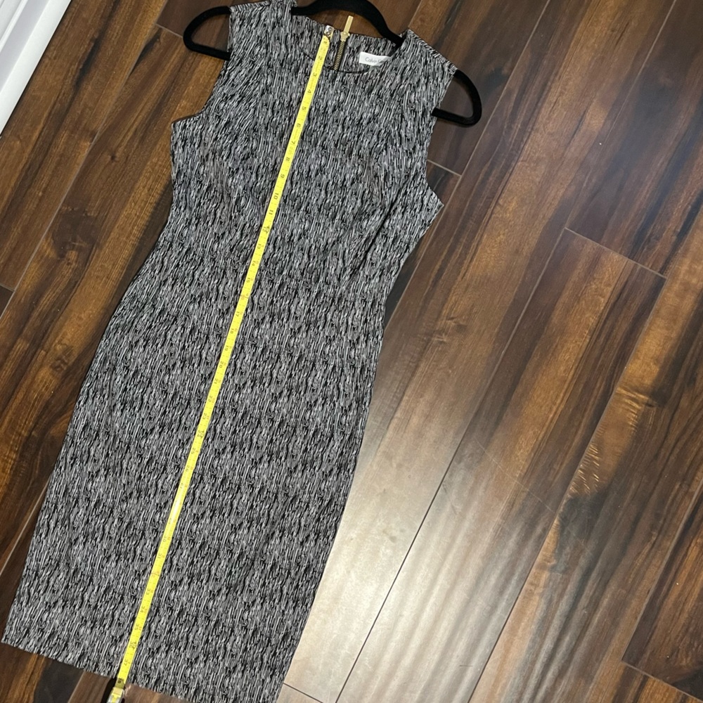 Calvin Klein Black and White Sleeveless Shift Dress - Size 6